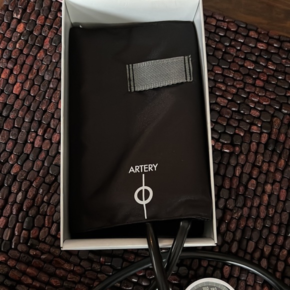 Sphygmomanometer Aneroid Adult Large NWOT - Picture 9 of 9